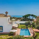 Casa Linda Great Located Beach House In Marbella